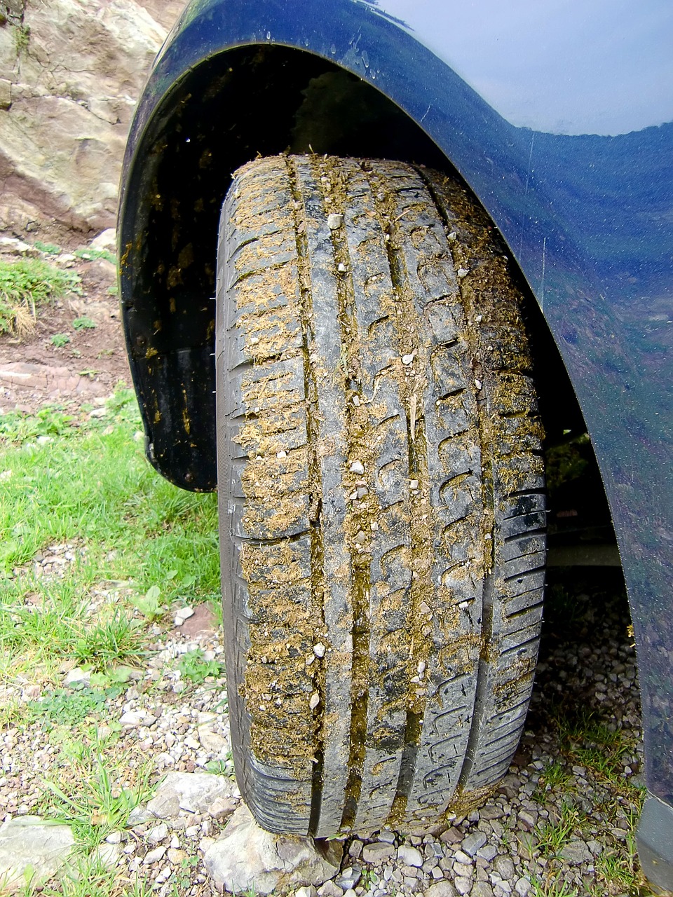 探究配備415輪胎車型的性能與特點分析